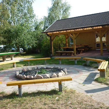 Gruppenbungalow-Waldhaus-Am Ferienpark Mirow Esterno foto