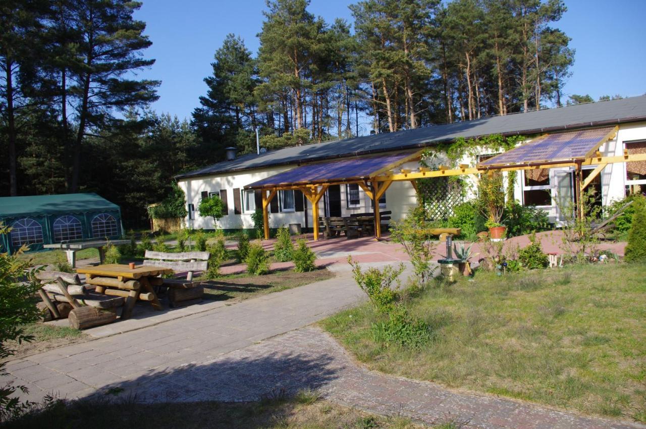 Gruppenbungalow-Waldhaus-Am Ferienpark Mirow Esterno foto