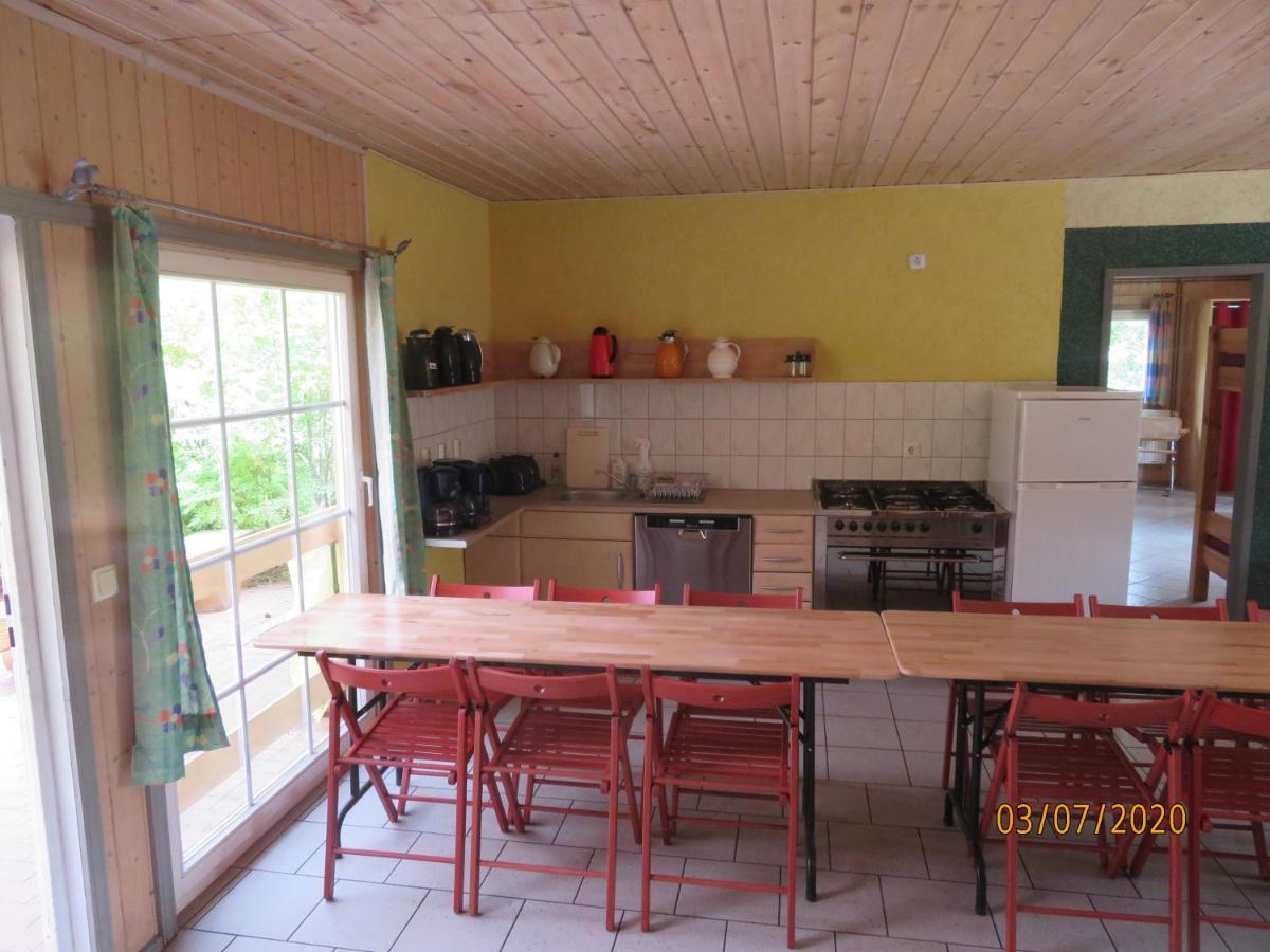 Gruppenbungalow-Waldhaus-Am Ferienpark Mirow Esterno foto